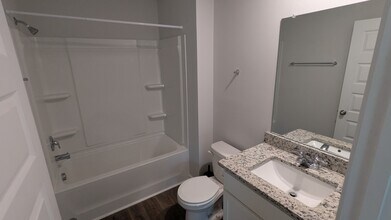 385 Coconut Dr in Bloomingdale, GA - Building Photo - Building Photo