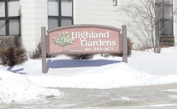 Highland Gardens in Milwaukee, WI - Foto de edificio - Building Photo