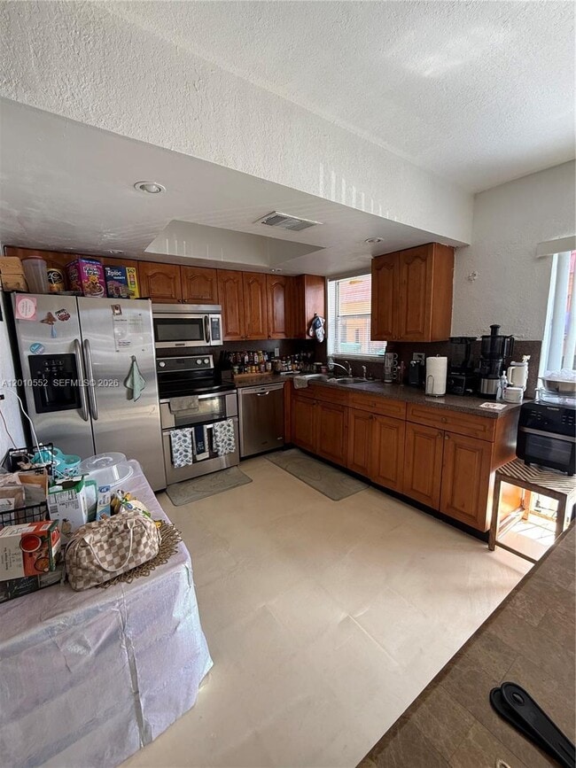 5231 NW 27th St in Lauderhill, FL - Building Photo - Building Photo