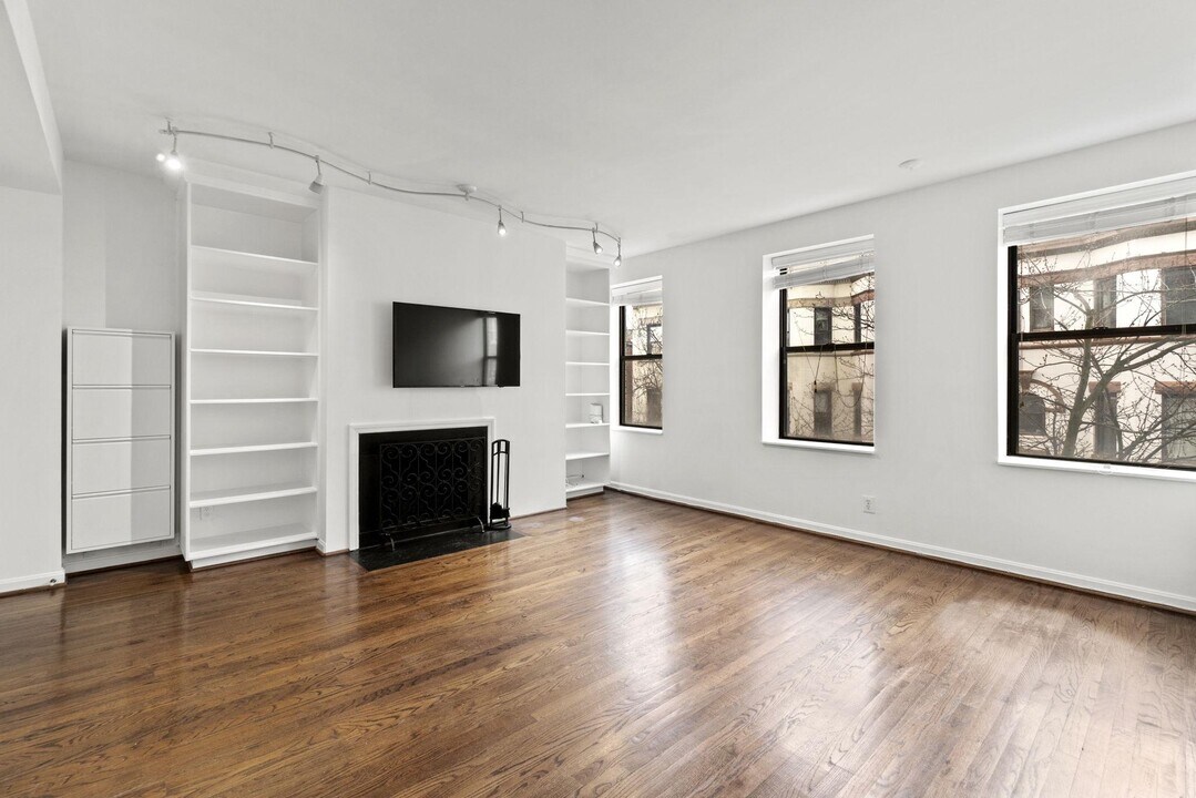 1736 Willard St NW in Washington, DC - Building Photo