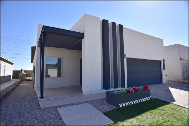 2740 Tierra Oasis St in El Paso, TX - Building Photo - Building Photo