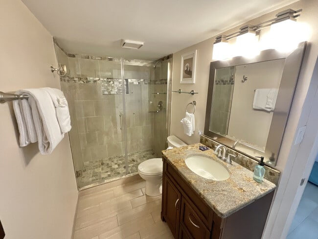 303 Atlantic Ave in Virginia Beach, VA - Building Photo - Building Photo