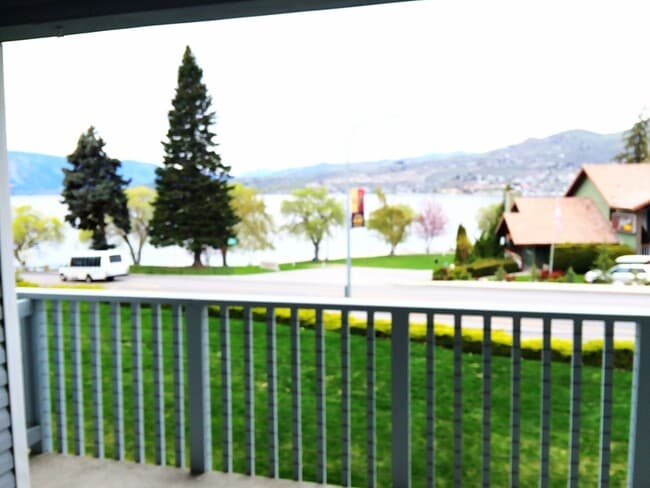 property at 2305 W Woodin Ave