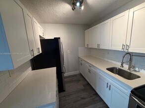 451 NE 207th Ln in Miami, FL - Building Photo - Building Photo