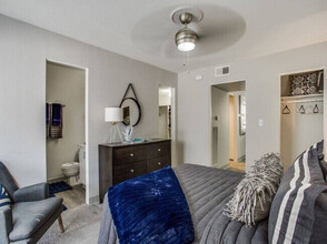 Ridley Apartments in Houston, TX - Building Photo - Building Photo