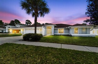 1062 Greenturf Rd in Spring Hill, FL - Building Photo