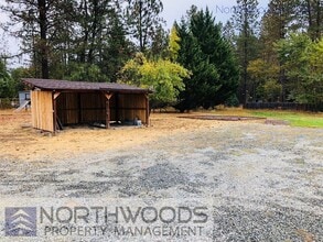5171 New Hope Rd in Grants Pass, OR - Building Photo - Building Photo
