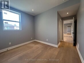 2386-2386 Lake Shore Blvd W in Toronto, ON - Building Photo - Building Photo