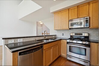 2119 Verona Dr in Philadelphia, PA - Foto de edificio - Building Photo