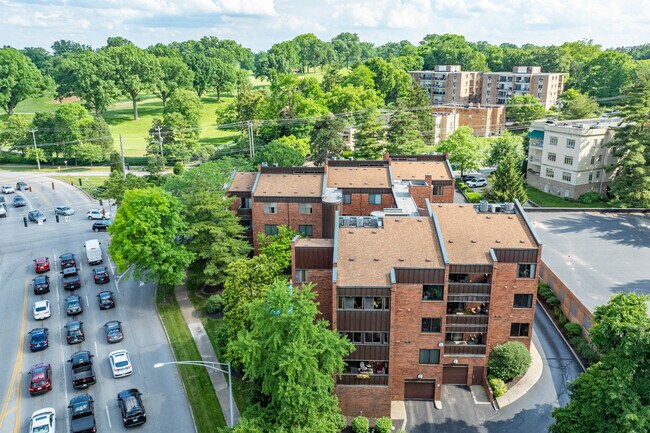 Cross Keys Condominiums in Cincinnati, OH - Building Photo - Building Photo