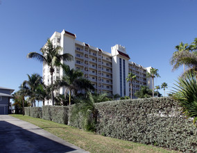 Sun Caper Condos in Ft. Myers, FL - Building Photo - Building Photo