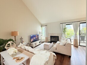 532 1/2 Via De La Valle in Solana Beach, CA - Building Photo - Building Photo