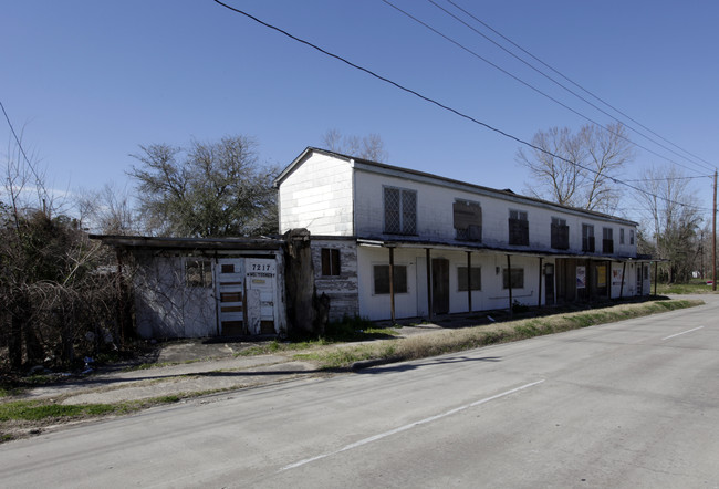 7229 W Montgomery Rd in Houston, TX - Foto de edificio - Building Photo