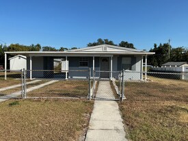 627 Carolyn Dr in Lakeland, FL - Building Photo