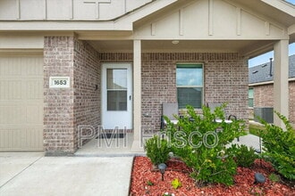 1653 Bluffview Dr in Hutchins, TX - Foto de edificio - Building Photo