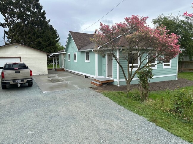 property at 928 W Hazel St
