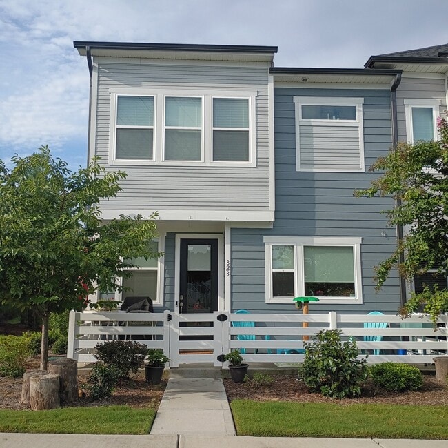property at 823 Redd Aly