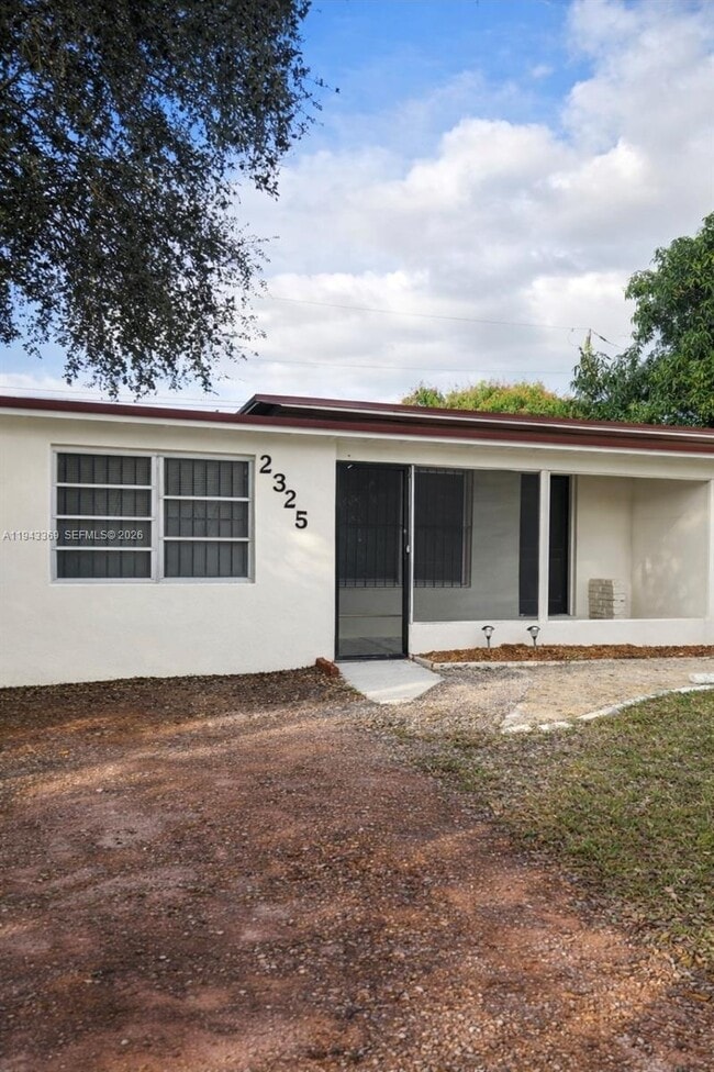 2325 NW 89th St in Miami, FL - Building Photo - Building Photo