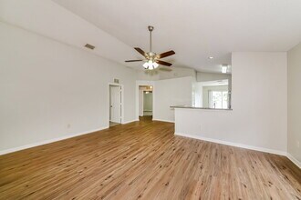 727 Cristelle Jean Dr in Ruskin, FL - Foto de edificio - Building Photo