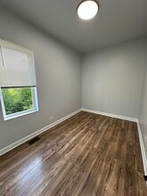 8226 S Brandon Ave in Chicago, IL - Building Photo - Building Photo