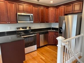 196 North St, Unit 3 in Somerville, MA - Building Photo - Building Photo