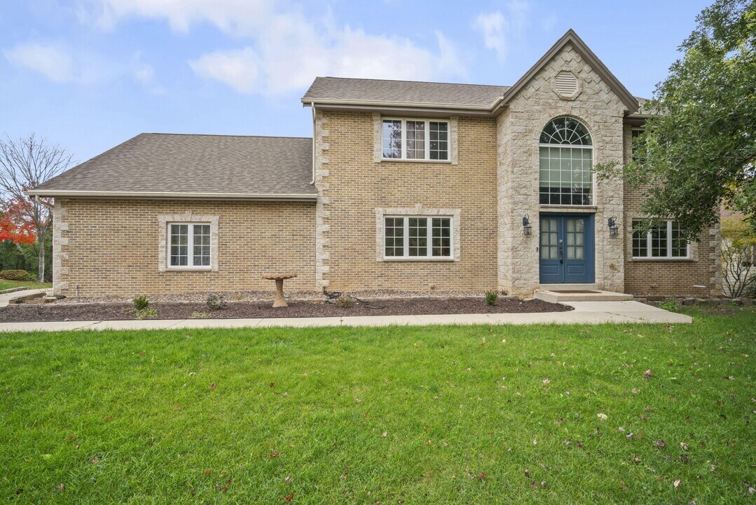 N54W16164 Westwind Dr in Menomonee Falls, WI - Building Photo