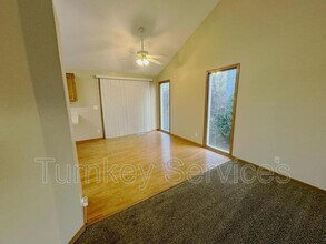 2107 Queen Dr in Papillion, NE - Building Photo - Building Photo