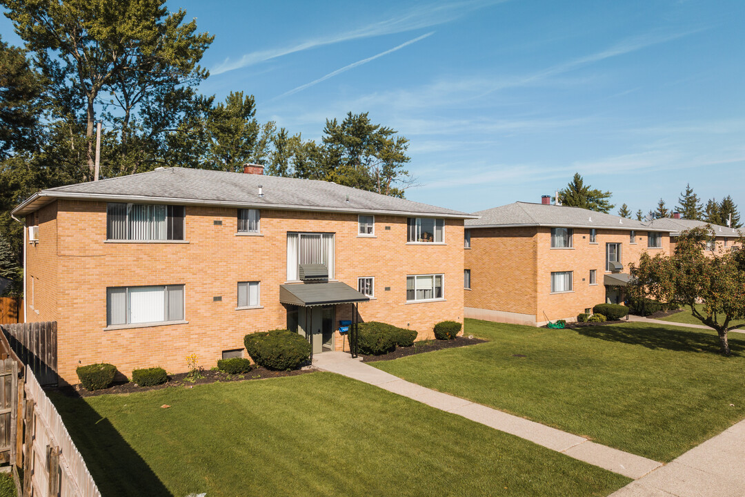 Hartford Place Apartments in Amherst, NY - Building Photo