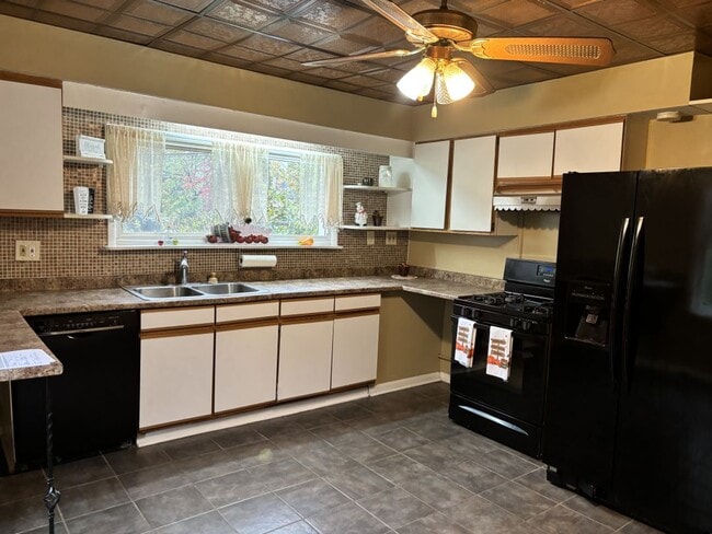 41 Sylvia Ave, Unit #2 in Pittsburgh, PA - Building Photo - Building Photo