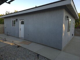 18355 Courtney Ct in Bloomington, CA - Building Photo