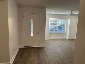 8 Saint Ives Dr in Savannah, GA - Foto de edificio - Building Photo