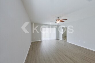 8584 SW 44th Ct in Ocala, FL - Foto de edificio - Building Photo