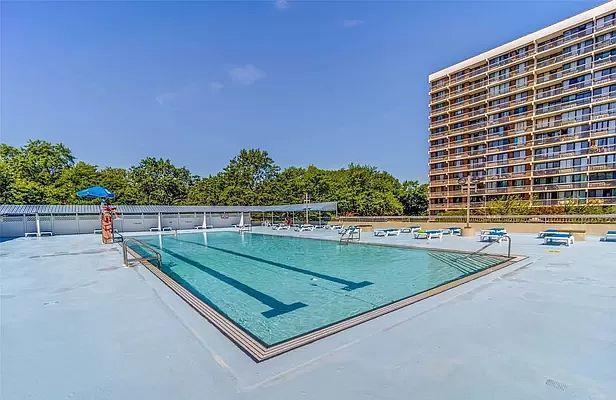 150-38 Union Tpke in Queens, NY - Building Photo - Building Photo