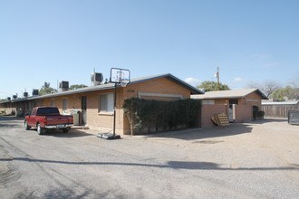 3218-3220 E Monte Vista Dr in Tucson, AZ - Building Photo - Building Photo