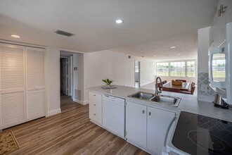 1405 Palm Beach Trace Dr in Royal Palm Beach, FL - Building Photo - Building Photo