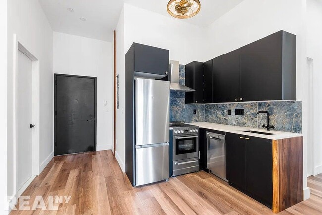16 Howard Ave in Brooklyn, NY - Building Photo - Building Photo