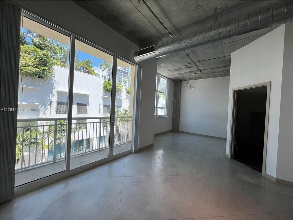 2001 Biscayne Blvd in Miami, FL - Building Photo