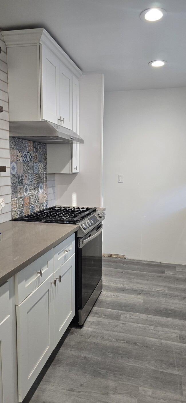 5716 Autry Ave in Lakewood, CA - Foto de edificio - Building Photo