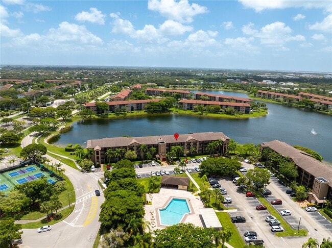 13700 SW 11th St in Pembroke Pines, FL - Foto de edificio - Building Photo