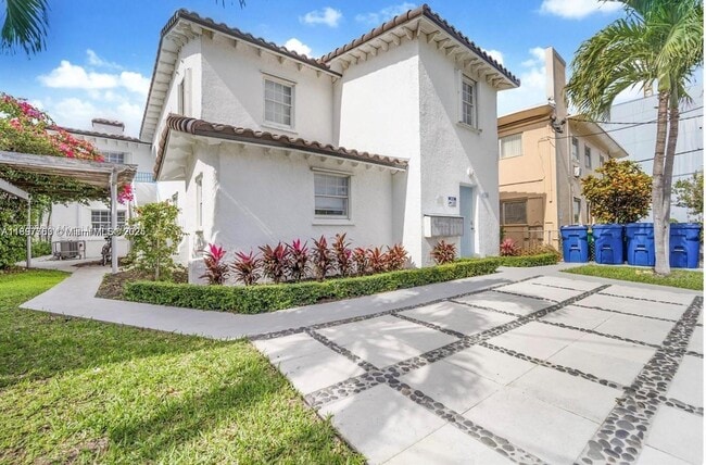 6966 Byron Ave in Miami Beach, FL - Building Photo - Building Photo