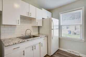 Meadowlark Apartments in Wichita, KS - Foto de edificio - Building Photo