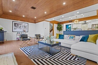 9311 Burton Way in Beverly Hills, CA - Building Photo - Building Photo