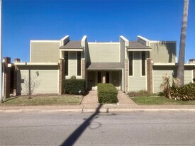 6924 Lasker Dr in Galveston, TX - Building Photo