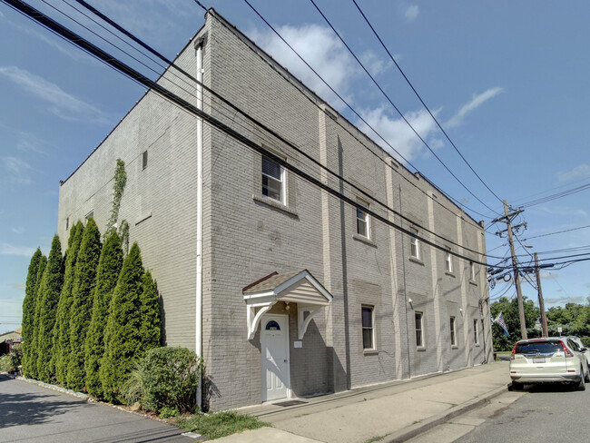 28 E Camplain St in Manville, NJ - Building Photo - Building Photo