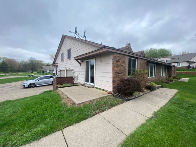 property at 14248 Hemlock Ct N