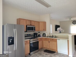 6104 Camden Forrest Ct in Riverdale, GA - Building Photo - Building Photo