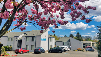 Meadow Ridge Apartments in Beaverton, OR - Building Photo - Building Photo