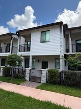 4617 NW 83rd Path in Doral, FL - Building Photo - Building Photo