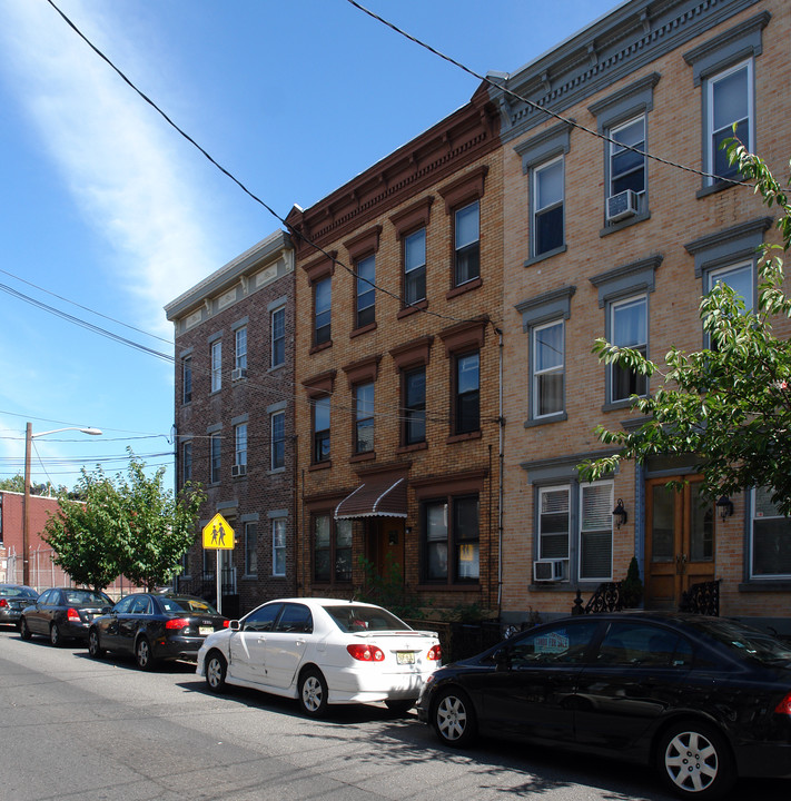 347 7th St in Jersey City, NJ - Foto de edificio