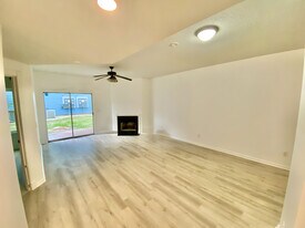 4240 Wilshire Blvd, Unit 102 in Wilmington, NC - Building Photo